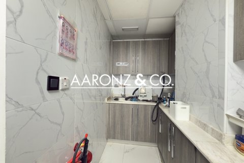 Oficina en alquiler en Jumeirah Lake Towers, Dubai, EAU 148.3 m2 № 638092 - foto 12