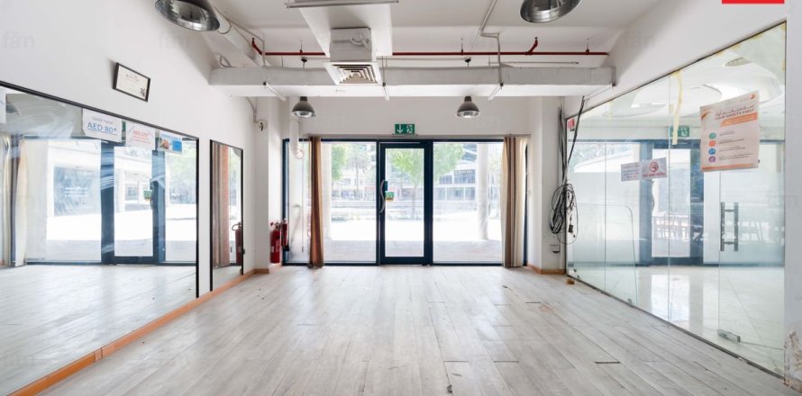 Tienda en Dubai, EAU 123.6 m² № 714401