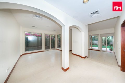 Вилла Дубай, БАӘ-да 3 жатын бөлмелер, 594.1 м² № 721141 - фото 6