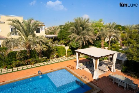 Vila u Dubai, UAE 6 spavaćih soba, 2193.7 m2 Br. 662321 - fotografija 2