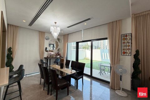 Vila u Al Furjan, Dubai, UAE 4 spavaćih soba, 462.8 m2 Br. 662319 - fotografija 1