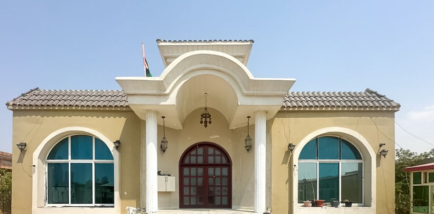 Villa en Al Quoz, Dubai, EAU 3 dormitorios, 929.03 m² № 749775