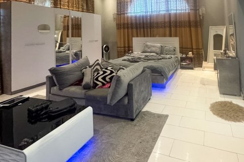 Villa en alquiler en Al Quoz, Dubai, EAU 3 dormitorios, 929.03 m2 № 749775 - foto 4