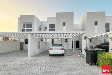 Villa in Dubai, UAE 3 bedrooms, 160.9 sq.m. № 708428