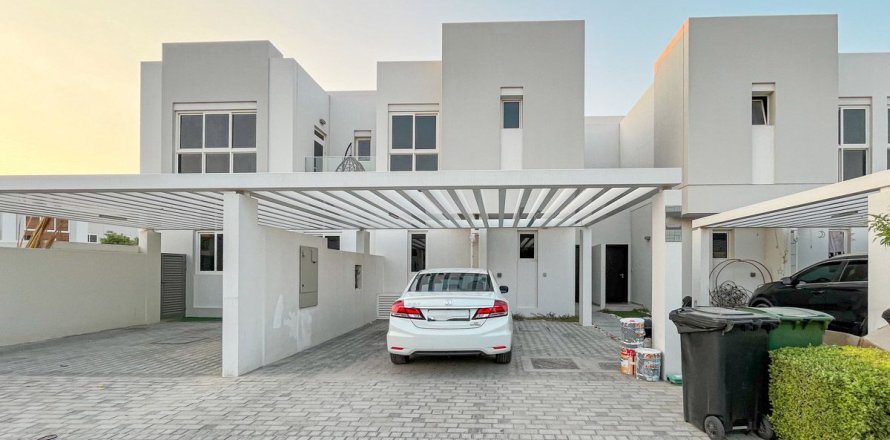 Dubai, संयुक्त अरब अमीरात में विला, 3 बेडरूम, 160.9 वर्ग मीटर, संख्या 708428