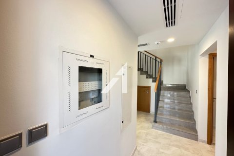 וילה להשכרה ב Dubai Land, Dubai, איחוד האמירויות  4 חדרי שינה, 240 מ"ר, מספר 679317 - תמונה 15