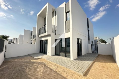 וילה להשכרה ב Dubai Land, Dubai, איחוד האמירויות  4 חדרי שינה, 240 מ"ר, מספר 679317 - תמונה 1