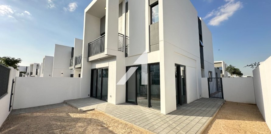 וילה ב Dubai Land, Dubai, איחוד האמירויות 4 חדרי שינה, 240 מ"ר מספר 679317