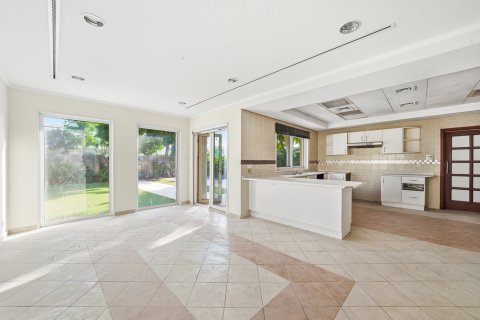 Vila u Dubai Investment Park, UAE 5 spavaćih soba, 555.28 m2 Br. 748541 - fotografija 20