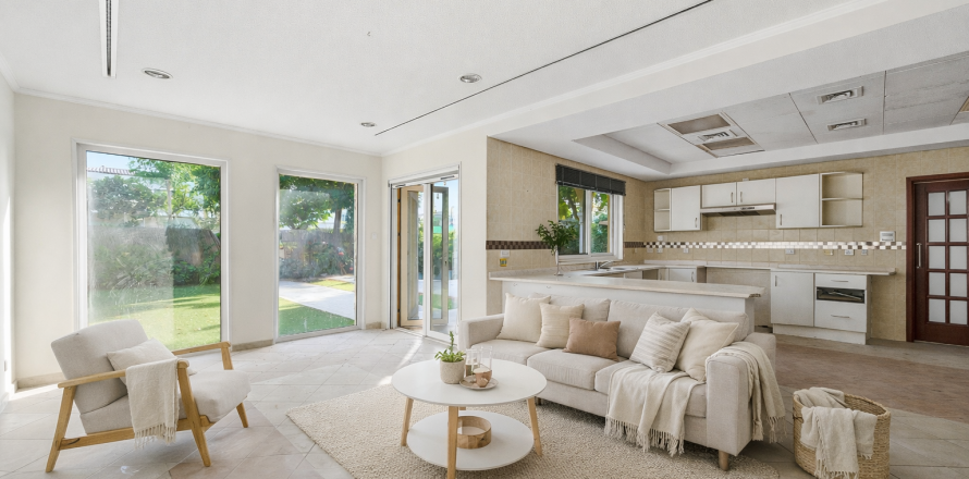 Vila u Dubai Investment Park, UAE 555.28 m2, 5 spavaćih soba Br. 748541
