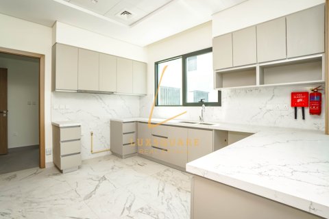 Вилла Al Furjan, Дубай, БАӘ-да 5 жатын бөлмелер, 570 м² № 705268 - фото 14