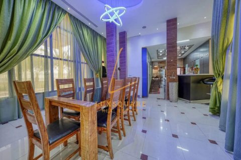 Villa te huur in Emirates Hills, Dubai, VAE 8 slaapkamers, 1486 vr.m., nr 700850 - foto 9