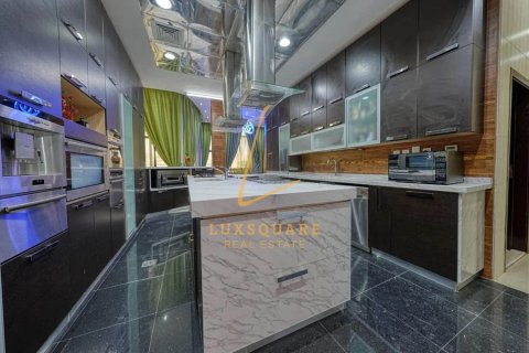 Villa te huur in Emirates Hills, Dubai, VAE 8 slaapkamers, 1486 vr.m., nr 700850 - foto 7