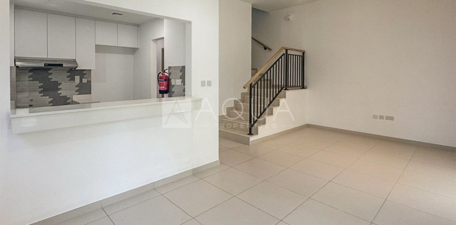 Adosado en Dubai Land, Dubai, EAU 4 dormitorios, 250.4 m² № 652019