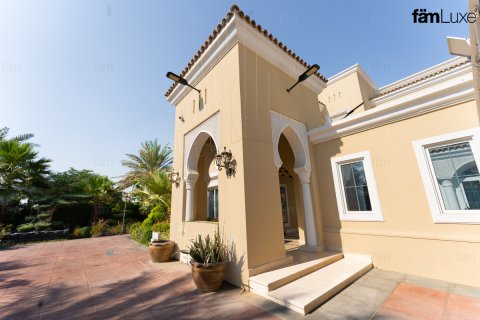 Villa te koop in Dubai, VAE 6 slaapkamers, 1718.1 vr.m., nr 669841 - foto 2