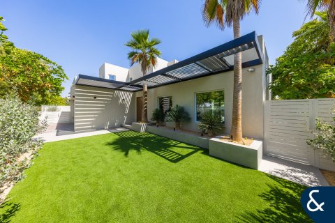 Arabian Ranches, Dubai, संयुक्त अरब अमीरात में विला, 4 बेडरूम, 465 वर्ग मीटर, संख्या 697893 - फ़ोटो 24