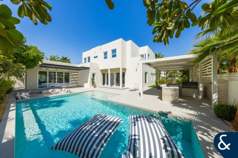 Villa i Arabian Ranches, Dubai, Emiratene 4 soverom, 465 kvm nr. 697893