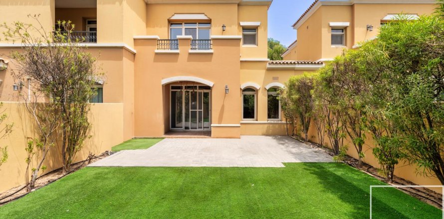 Adosado en Arabian Ranches, Dubai, EAU 2 dormitorios, 239 m² № 642040