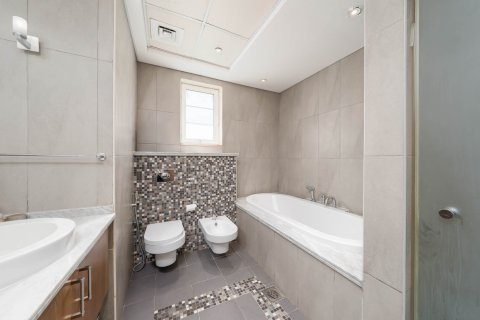 Villa te huur in Jumeirah Park, Dubai, VAE 4 slaapkamers, 471.02 vr.m., nr 750515 - foto 18