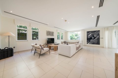 Villa te huur in Jumeirah Park, Dubai, VAE 4 slaapkamers, 471.02 vr.m., nr 750515 - foto 2