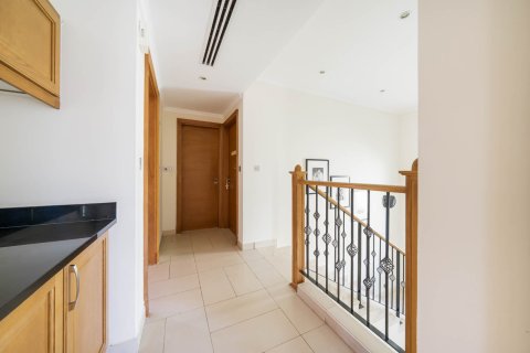 Villa te huur in Jumeirah Park, Dubai, VAE 4 slaapkamers, 471.02 vr.m., nr 750515 - foto 19