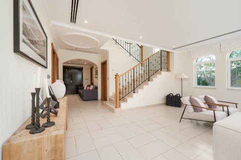Villa te huur in Jumeirah Park, Dubai, VAE 4 slaapkamers, 471.02 vr.m., nr 750515 - foto 9