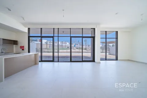 Vilë në Al Furjan, Dubai, Emiratet e Bashkuara Arabe 5 dhoma gjumi, 453 m2. № 649558 - Foto 4