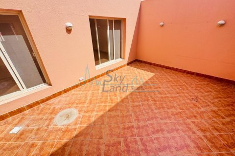 Villa para arrendamento em Umm Suqeim, Dubai, EAU 3 quartos, 325.2 m2 № 662477 - foto 17