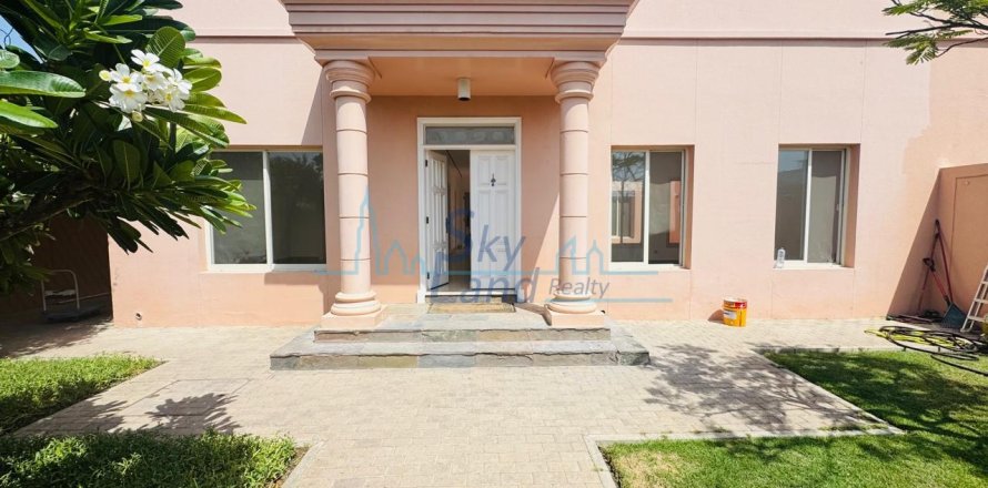 Villa i Umm Suqeim, Dubai, UAE 3 soveværelser, 325.2 kvm № 662477