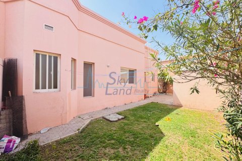 Villa para arrendamento em Umm Suqeim, Dubai, EAU 3 quartos, 325.2 m2 № 662477 - foto 20