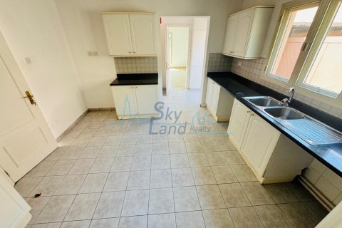 Villa para arrendamento em Umm Suqeim, Dubai, EAU 3 quartos, 325.2 m2 № 662477 - foto 5