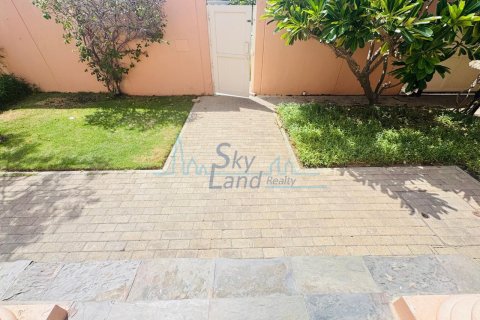 Villa para arrendamento em Umm Suqeim, Dubai, EAU 3 quartos, 325.2 m2 № 662477 - foto 14