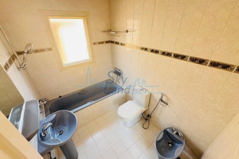 Villa para arrendamento em Umm Suqeim, Dubai, EAU 3 quartos, 325.2 m2 № 662477 - foto 24