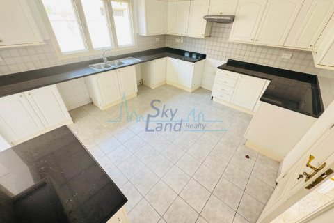 Villa para arrendamento em Umm Suqeim, Dubai, EAU 3 quartos, 325.2 m2 № 662477 - foto 7