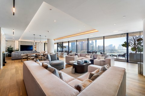 Apartment in Dubai, UAE 4 bedrooms, 538 sq.m. № 739635