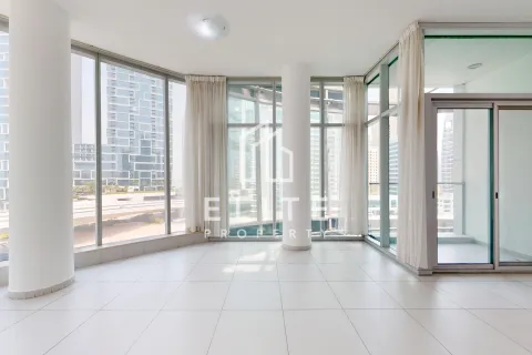 Apartment in Dubai, UAE 2 bedrooms, 105 sq.m. № 647507 - photo 1