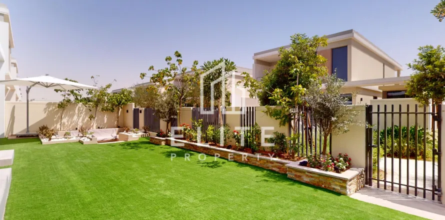 Villa in Tilal Al Ghaf, Dubai, UAE 4 bedrooms № 647509