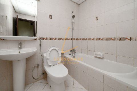 דירה להשכרה ב Jumeirah Lake Towers, Dubai, איחוד האמירויות  2 חדרי שינה, 107 מ"ר, מספר 711980 - תמונה 21