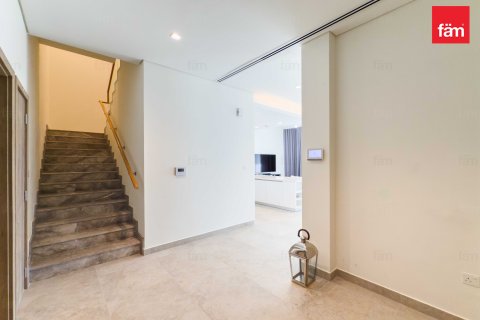 Villa in Dubai, UAE 4 bedrooms, 324 sq.m. № 668964 - photo 6