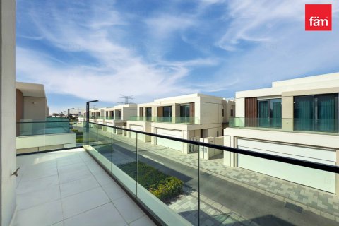 Villa in Dubai, UAE 4 bedrooms, 324 sq.m. № 668964 - photo 4