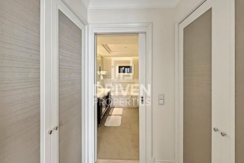 Apartamento para arrendamento em Downtown Dubai (Downtown Burj Dubai), Dubai, EAU 2 quartos, 162.67 m2 № 762568 - foto 15