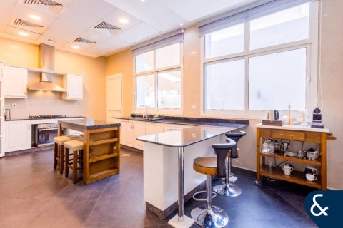 Villa itt: Al Quoz, Dubai, EAE, 7 hálószoba, 929 m², azonosító: 698104 - fénykép 8