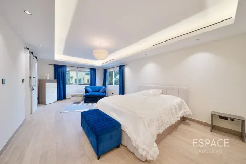 Villa in Meadows, Dubai, UAE 4 bedrooms, 362 sq.m. № 738112 - photo 13