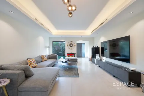 Villa in Meadows, Dubai, UAE 4 bedrooms, 362 sq.m. № 738112 - photo 3