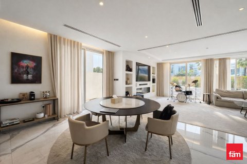Villa zur Miete in Dubai, VAE 4 Schlafzimmer, 243.2 m2 Nr. 698933 - Foto 2