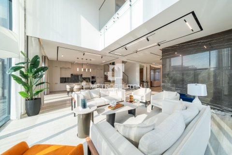 Vila v Nadd Al Sheba, Dubai, SAE 6 ložnice, 930 m² Č.: 665024 - fotografie 2