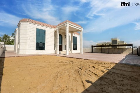 Villa en alquiler en Dubai, EAU 6 dormitorios, 1346.3 m2 № 662392 - foto 24