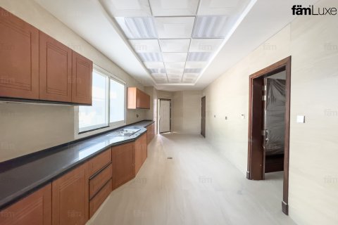 Villa en alquiler en Dubai, EAU 6 dormitorios, 1346.3 m2 № 662392 - foto 6