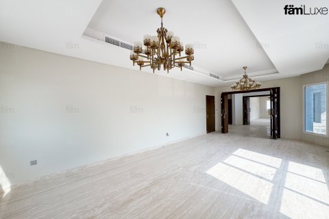 Villa en alquiler en Dubai, EAU 6 dormitorios, 1346.3 m2 № 662392 - foto 4