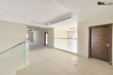 Villa en alquiler en Dubai, EAU 6 dormitorios, 1346.3 m2 № 662392 - foto 12
